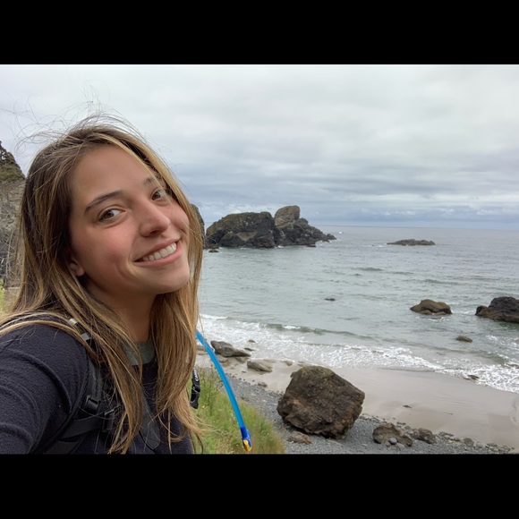 Meet your Posher, Jessica - Picture 3 of 3